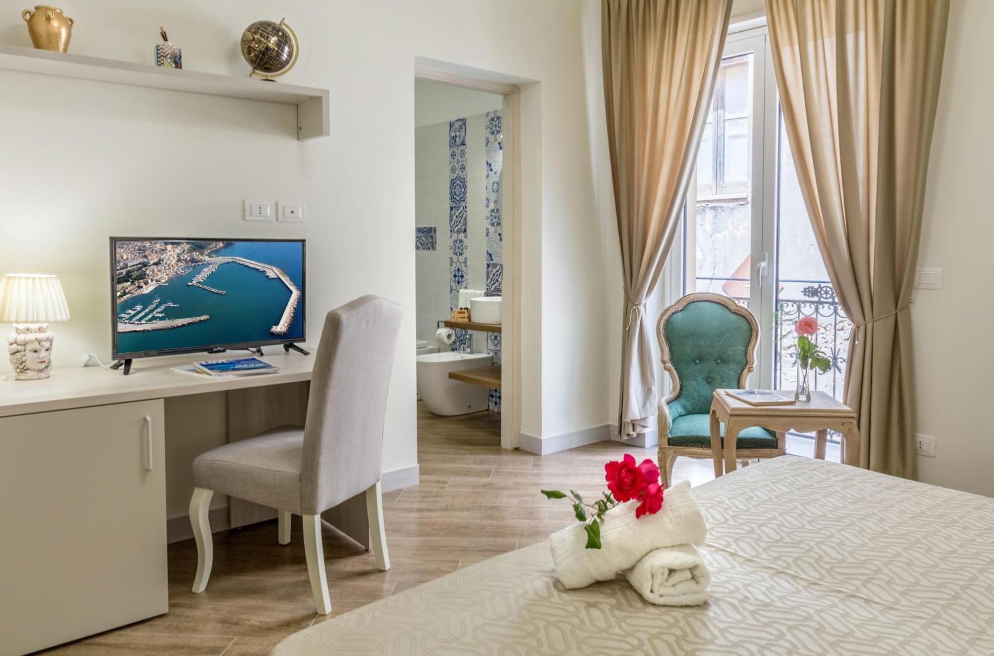 Keramos Luxury Rooms 취아카 외부 사진